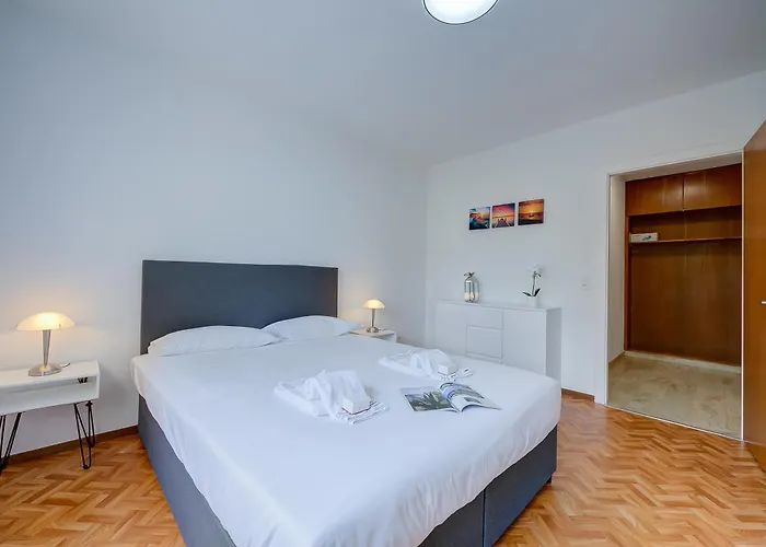 Lido Apartment